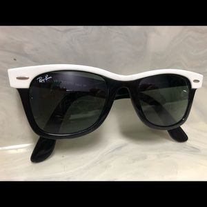 Black and White Wayfarer Ray Ban sunglasses